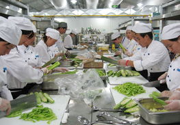 我校學(xué)生奧運(yùn)餐飲服務(wù)隊(duì)載譽(yù)歸來，展現(xiàn)專業(yè)風(fēng)采